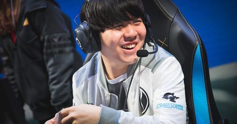 Quỷ vương Faker nhận định Rookie là người đi Đường Giữa hay nhất LPL hiện tại