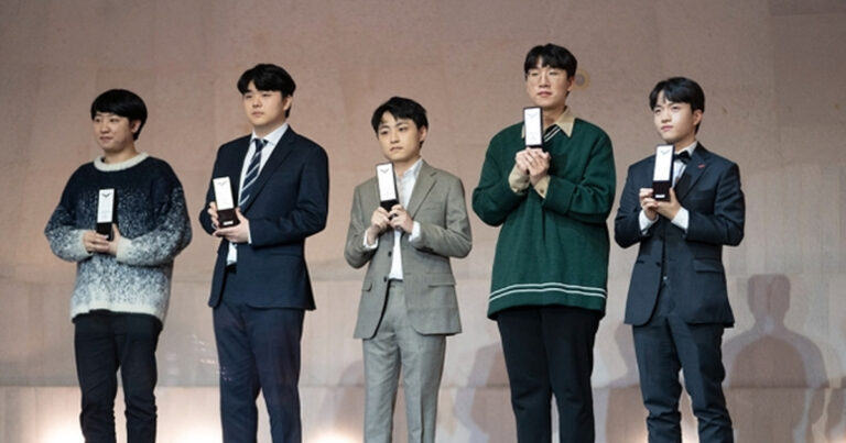 Tin tức LMHT: LCK Awards 2021 DK áp đảo, Faker cũng góp mặt, Chovy trắng tay